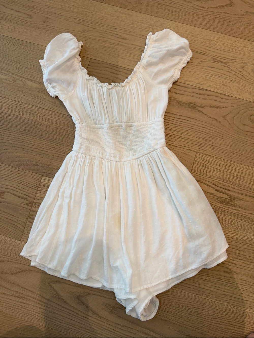Hollister White Swiss Dot Puff Sleeve Smocked Romper XS